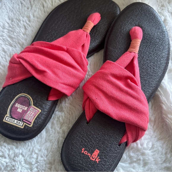 (3) SANUK SANDALS - Picture 3 of 4